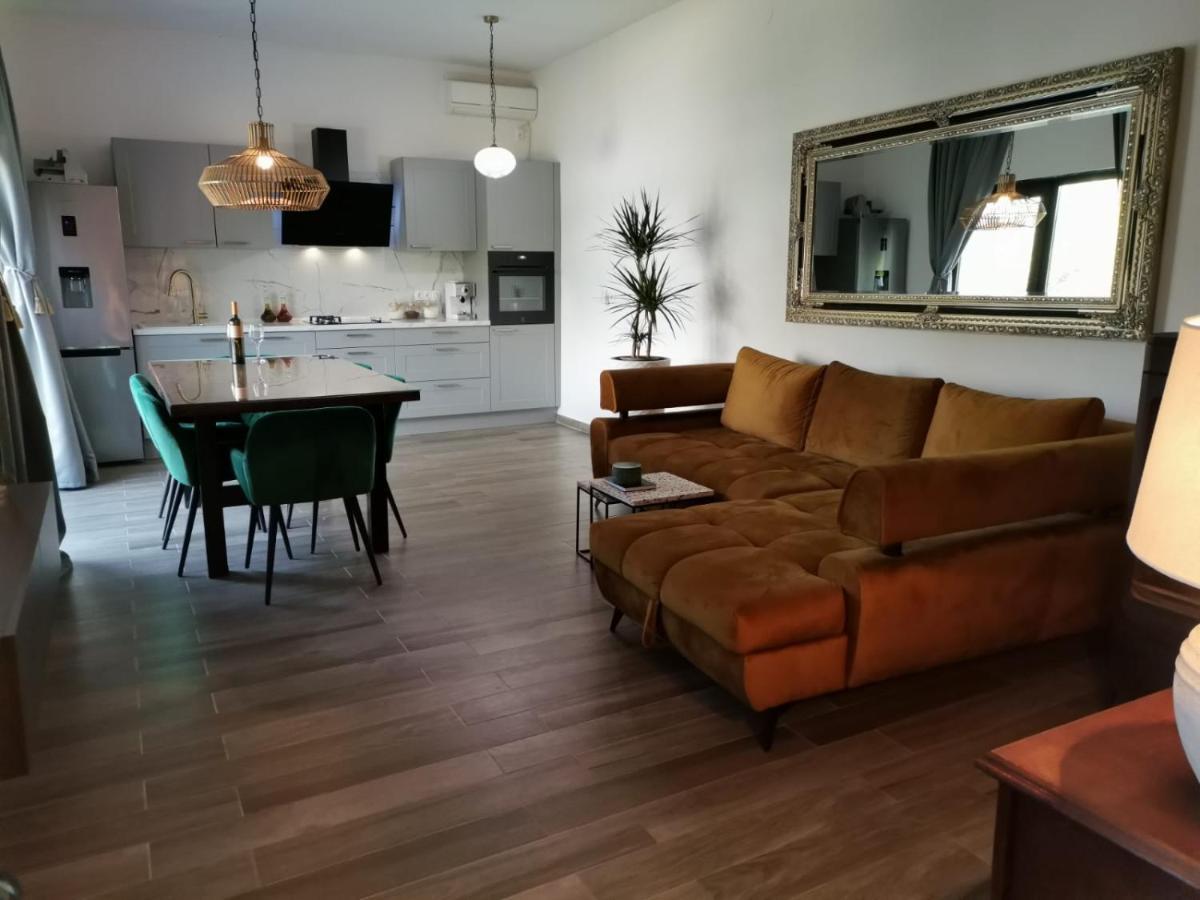 Seaview Holiday Apartments, Ventura Nin Kültér fotó