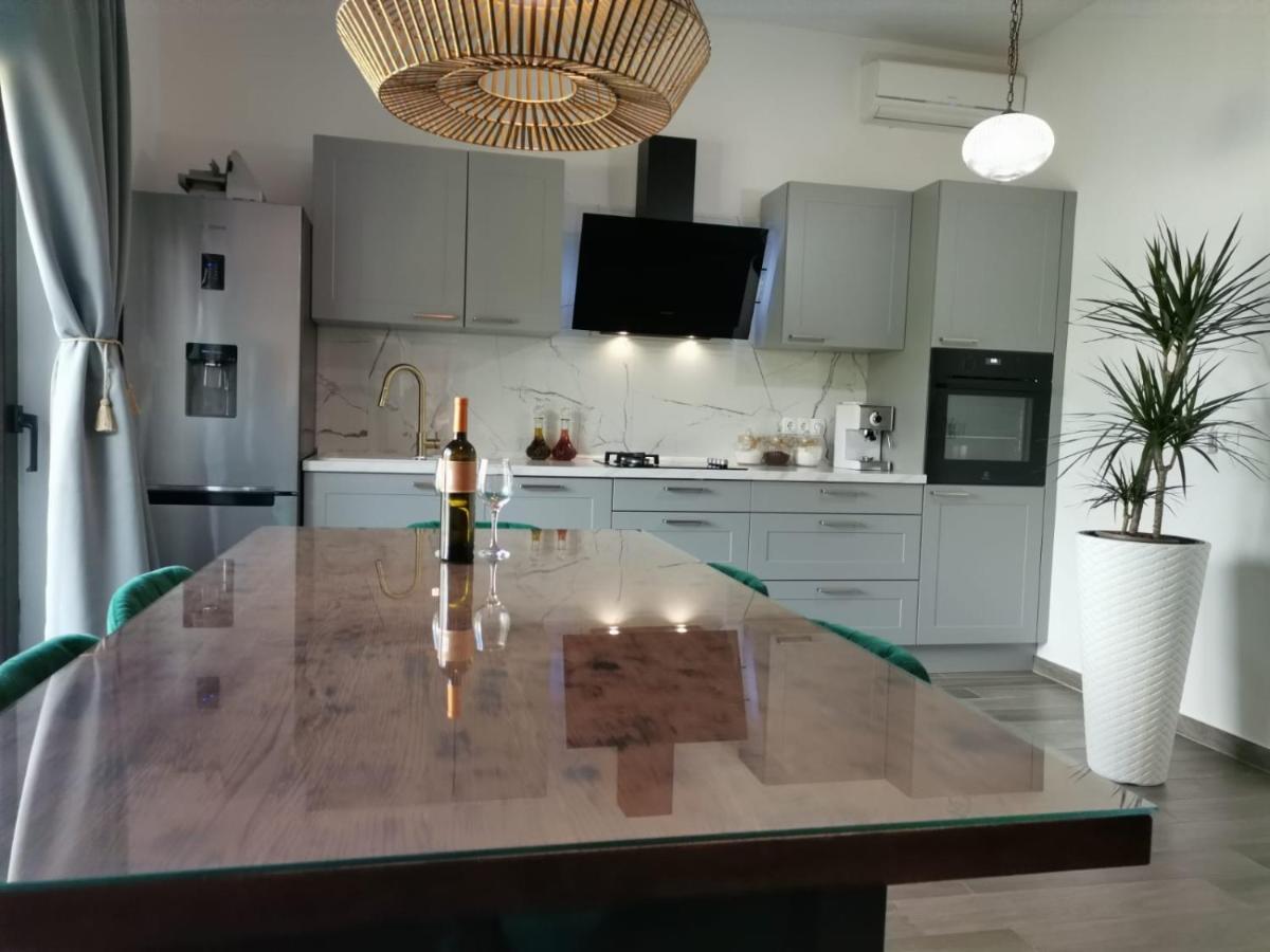 Seaview Holiday Apartments, Ventura Nin Kültér fotó