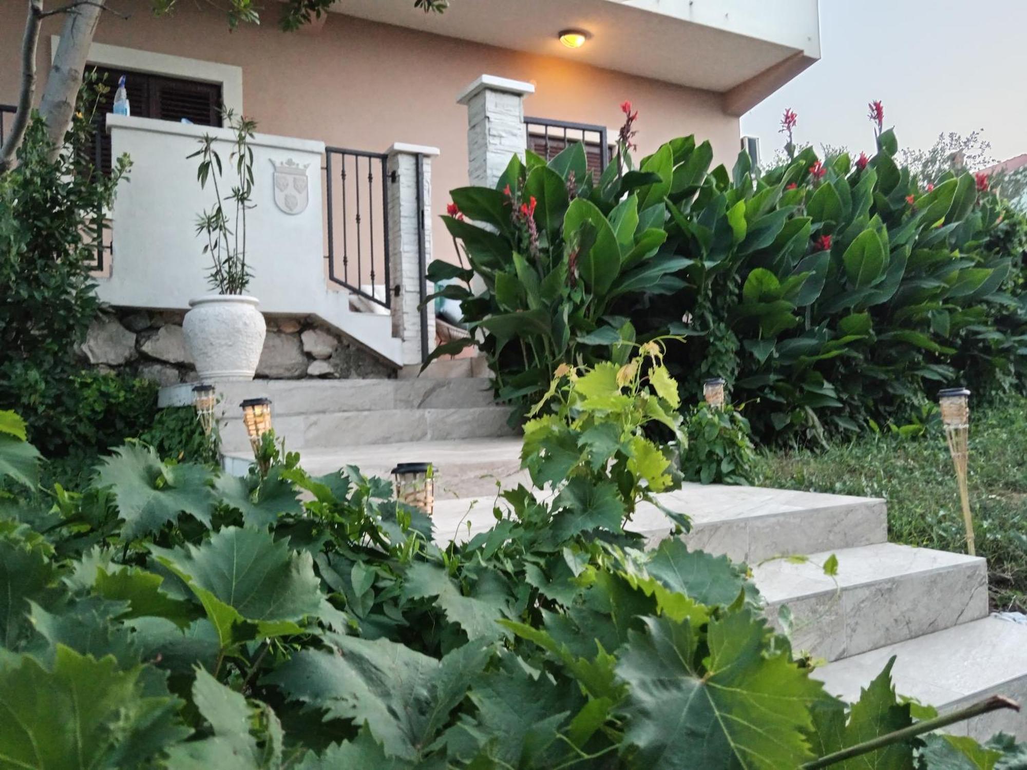 Seaview Holiday Apartments, Ventura Nin Kültér fotó