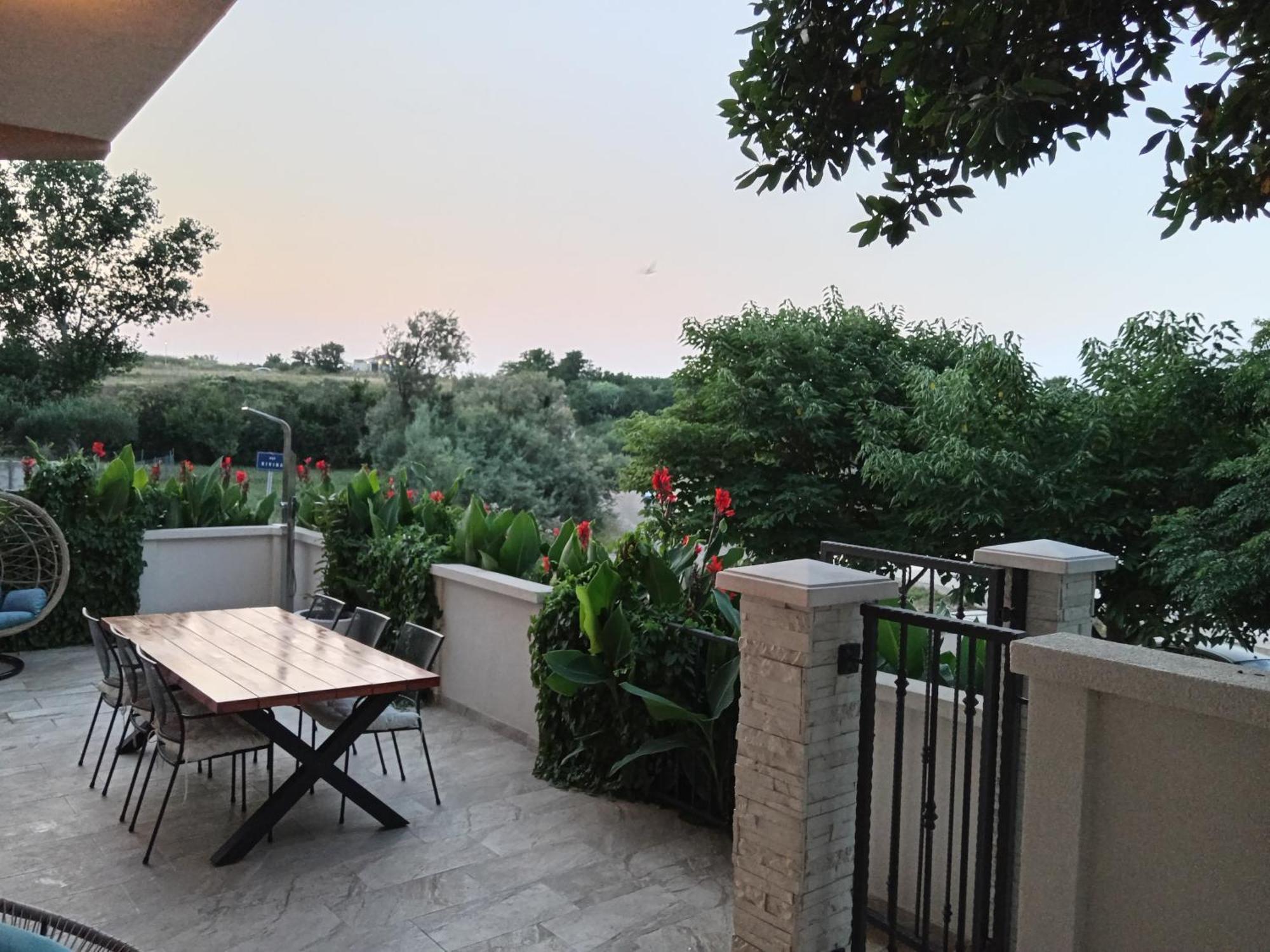 Seaview Holiday Apartments, Ventura Nin Kültér fotó