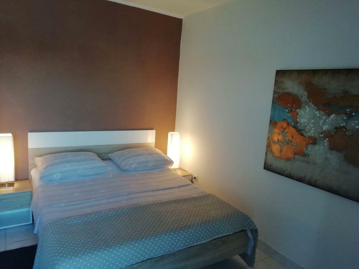 Seaview Holiday Apartments, Ventura Nin Kültér fotó